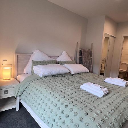 3 Bedroom Apartment In Newmarket Оукланд Екстериор снимка