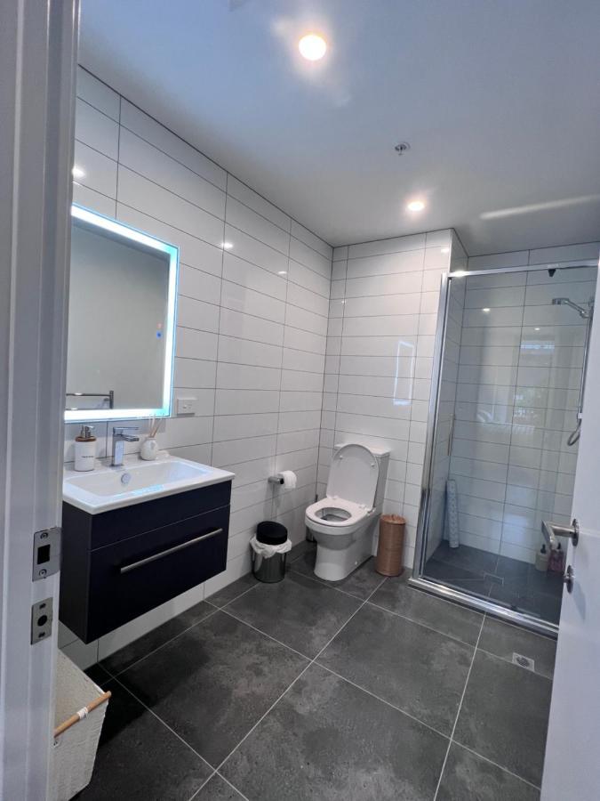 3 Bedroom Apartment In Newmarket Оукланд Екстериор снимка
