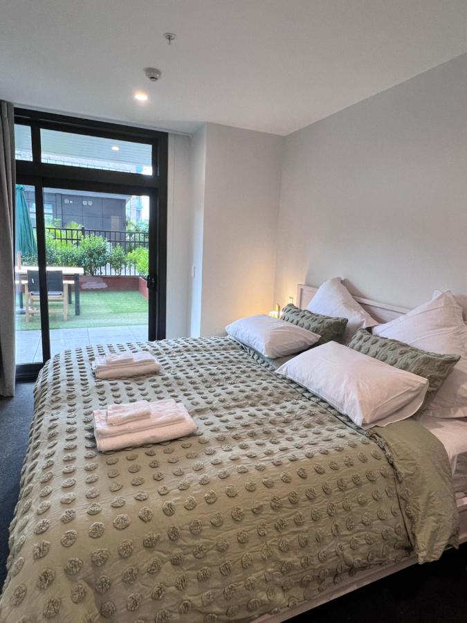 3 Bedroom Apartment In Newmarket Оукланд Екстериор снимка
