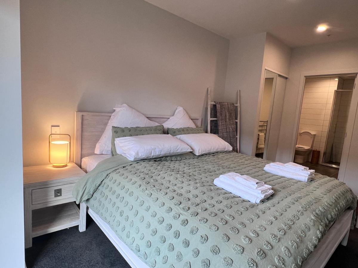 3 Bedroom Apartment In Newmarket Оукланд Екстериор снимка