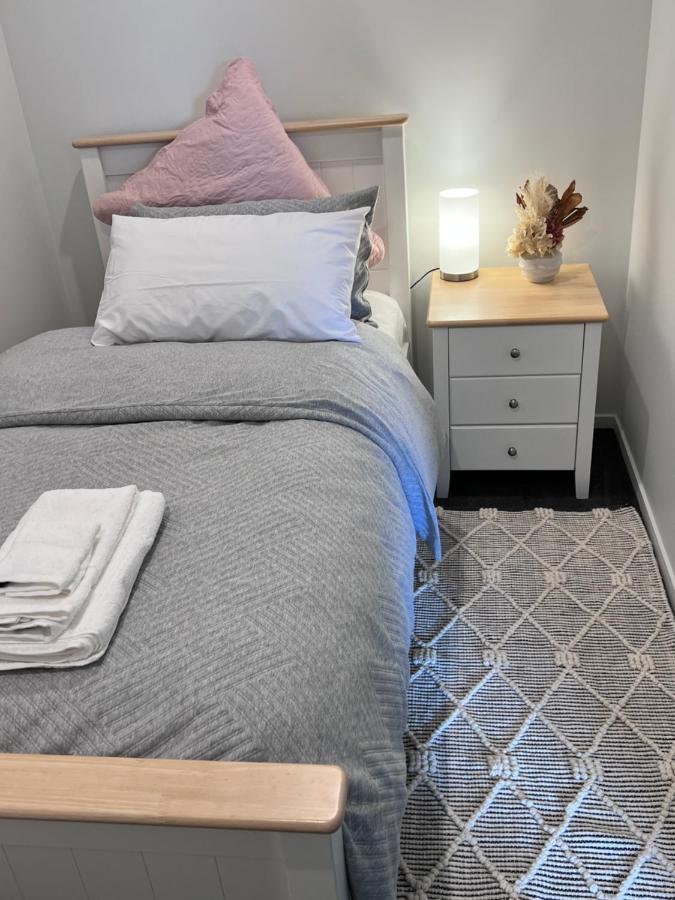 3 Bedroom Apartment In Newmarket Оукланд Екстериор снимка